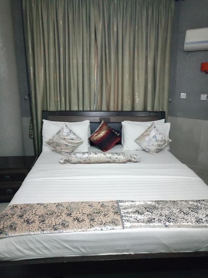 קדונה Crocodile Hotels And Restaurant Limited מראה חיצוני תמונה